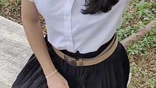 สาวนักศึกษา ย้ดไไข่สั่นยัดหีจนเงี่ยน เลยยอมให้เขาเย็ด